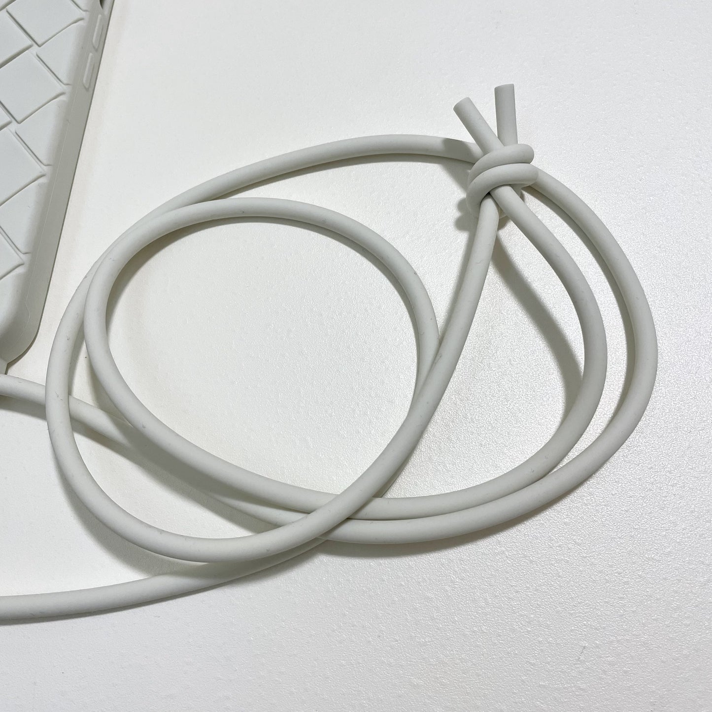 BOTTEGA VENETA ボッテガヴェネタ iPhone13Pro ケース アイフォンケース スマホケース 白 アイフォン 新品未使用