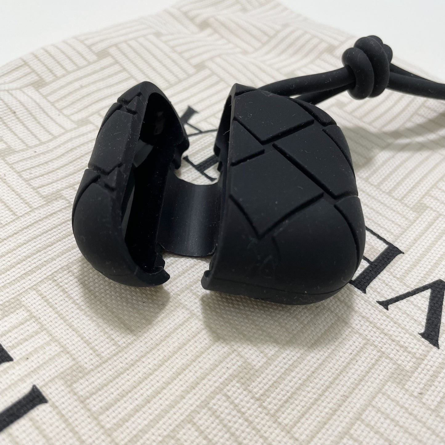 BOTTEGA VENETA ボッテガヴェネタ AirPods 第3世代 ケース エアポッツ 黒 ブラック イヤホン 新品未使用