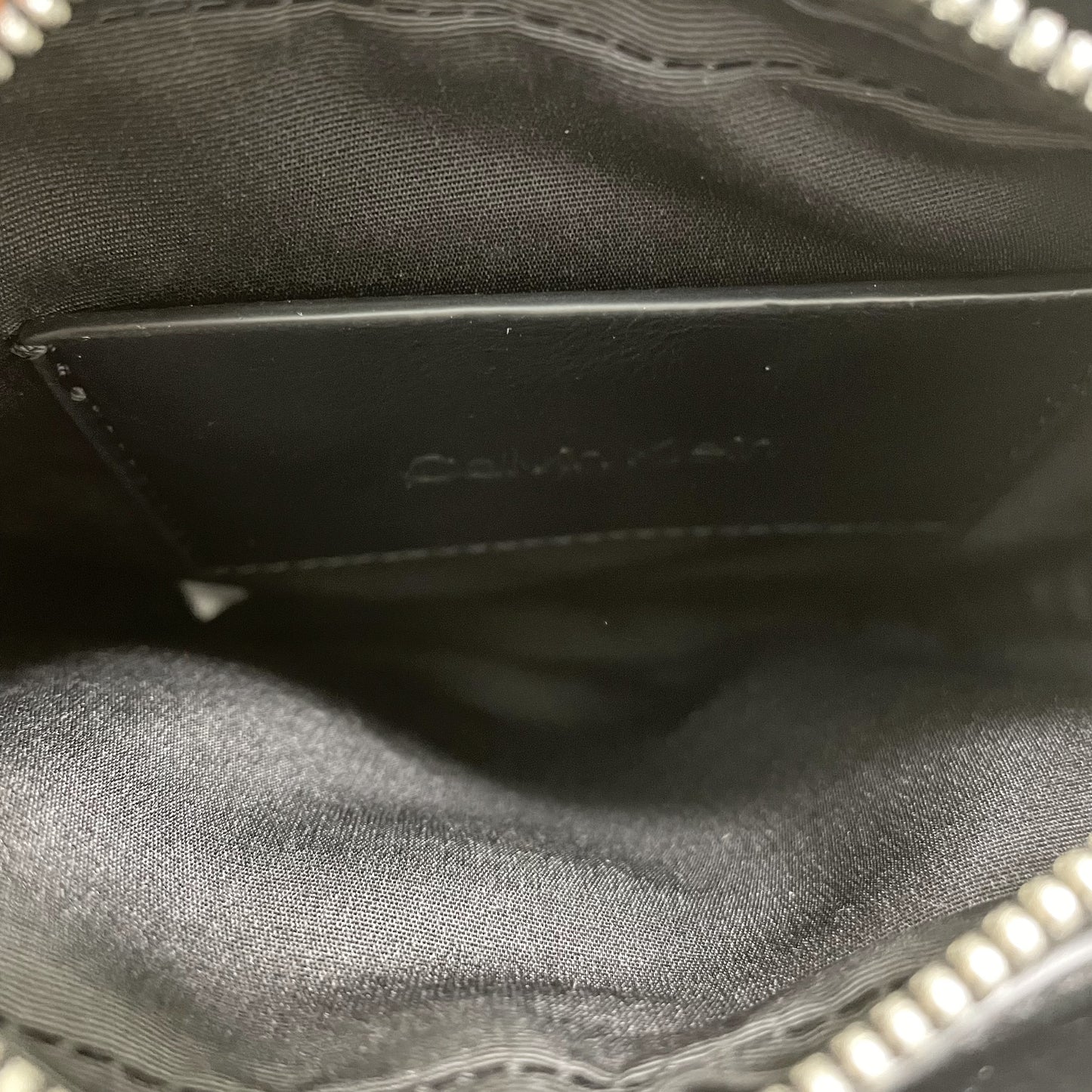 Calvin Klein カルバンクライン ショルダーバッグ 斜め掛け クロスボディバッグ シンプル ロゴ ブラック 新品未使用