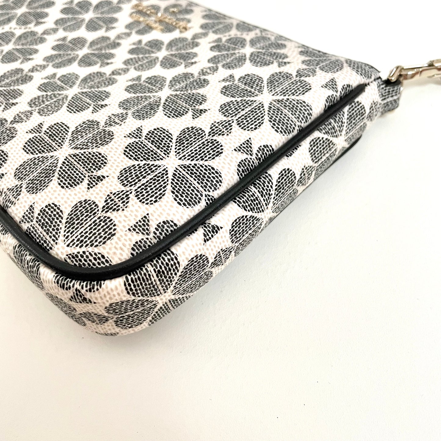 ケイトスペード クラッチバッグ リストレット フラワー レディース ポーチ 黒