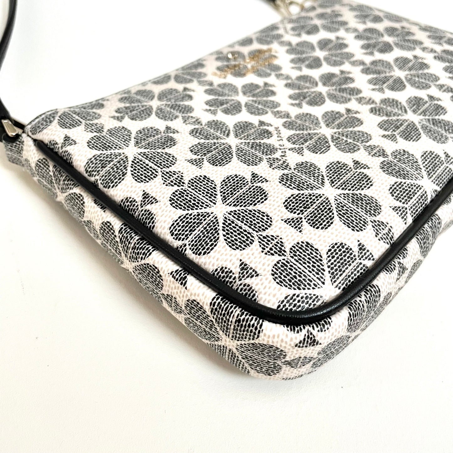 ケイトスペード クラッチバッグ リストレット フラワー レディース ポーチ 黒