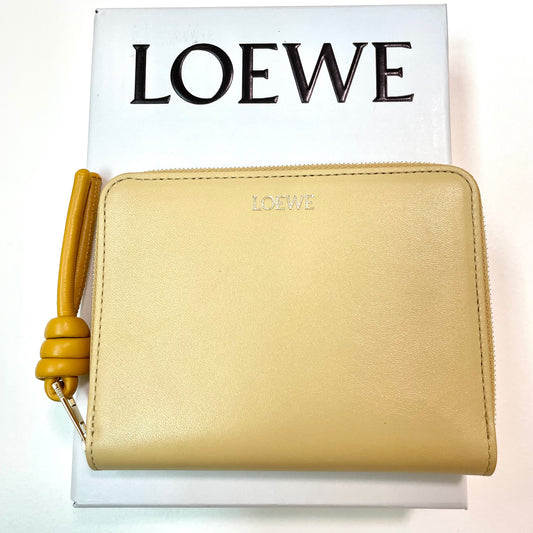 LOEWE ロエベ 財布 ウォレット ノット コンパクト ジップアラウンドレディース シャイニーナパカーフ 黄 イエロー ミニ財布