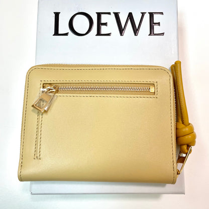 LOEWE ロエベ 財布 ウォレット ノット コンパクト ジップアラウンドレディース シャイニーナパカーフ 黄 イエロー ミニ財布