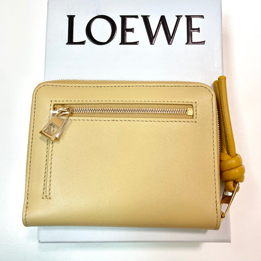 LOEWE ロエベ 財布 ウォレット ノット コンパクト ジップアラウンドレディース シャイニーナパカーフ 黄 イエロー ミニ財布