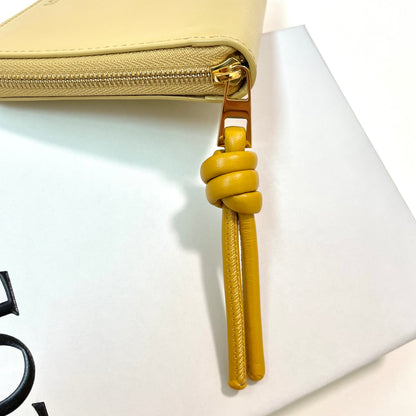 LOEWE ロエベ 財布 ウォレット ノット コンパクト ジップアラウンドレディース シャイニーナパカーフ 黄 イエロー ミニ財布