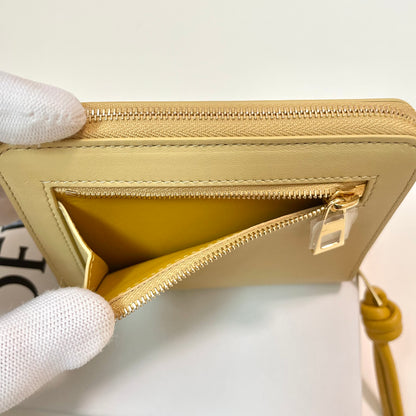 LOEWE ロエベ 財布 ウォレット ノット コンパクト ジップアラウンドレディース シャイニーナパカーフ 黄 イエロー ミニ財布