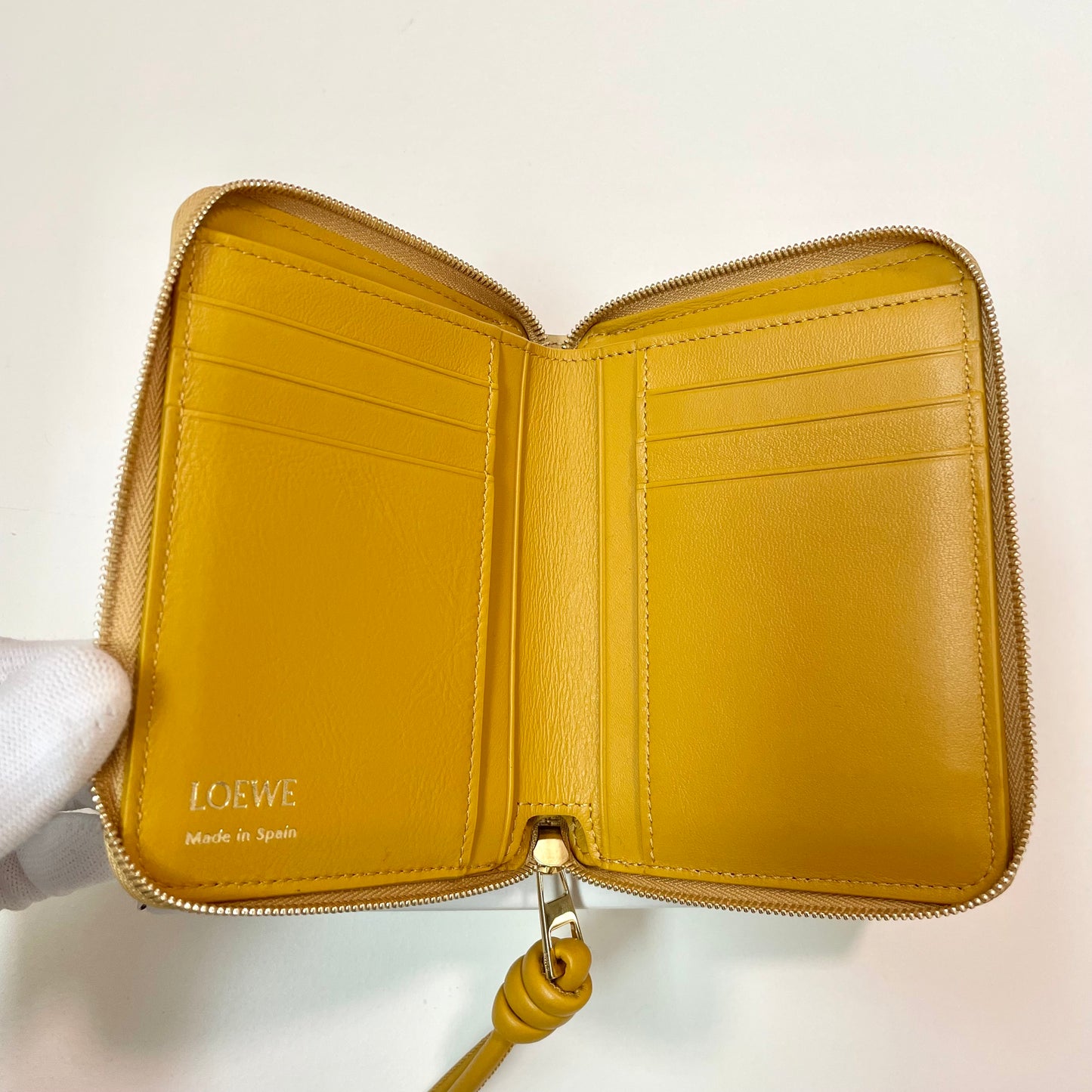 LOEWE ロエベ 財布 ウォレット ノット コンパクト ジップアラウンドレディース シャイニーナパカーフ 黄 イエロー ミニ財布
