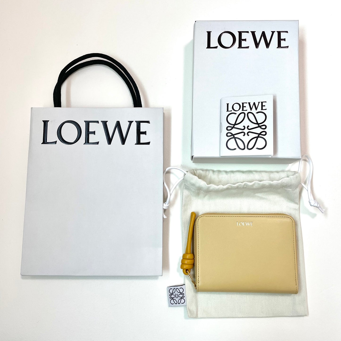 LOEWE ロエベ 財布 ウォレット ノット コンパクト ジップアラウンドレディース シャイニーナパカーフ 黄 イエロー ミニ財布