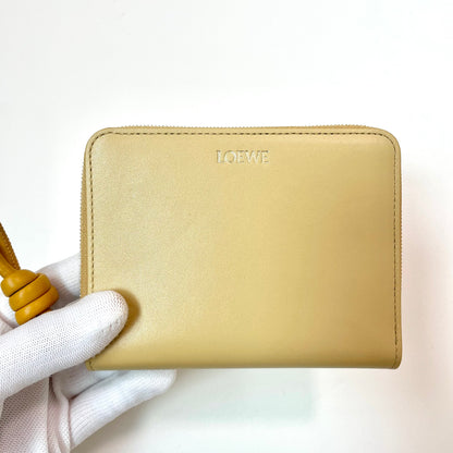 LOEWE ロエベ 財布 ウォレット ノット コンパクト ジップアラウンドレディース シャイニーナパカーフ 黄 イエロー ミニ財布