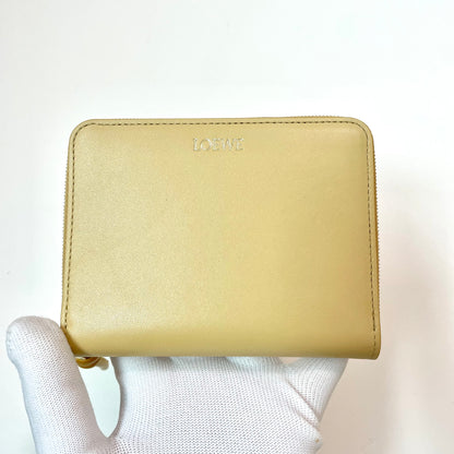 LOEWE ロエベ 財布 ウォレット ノット コンパクト ジップアラウンドレディース シャイニーナパカーフ 黄 イエロー ミニ財布