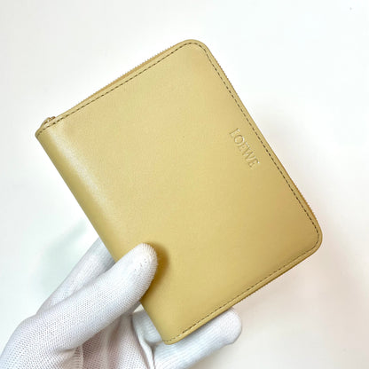 LOEWE ロエベ 財布 ウォレット ノット コンパクト ジップアラウンドレディース シャイニーナパカーフ 黄 イエロー ミニ財布