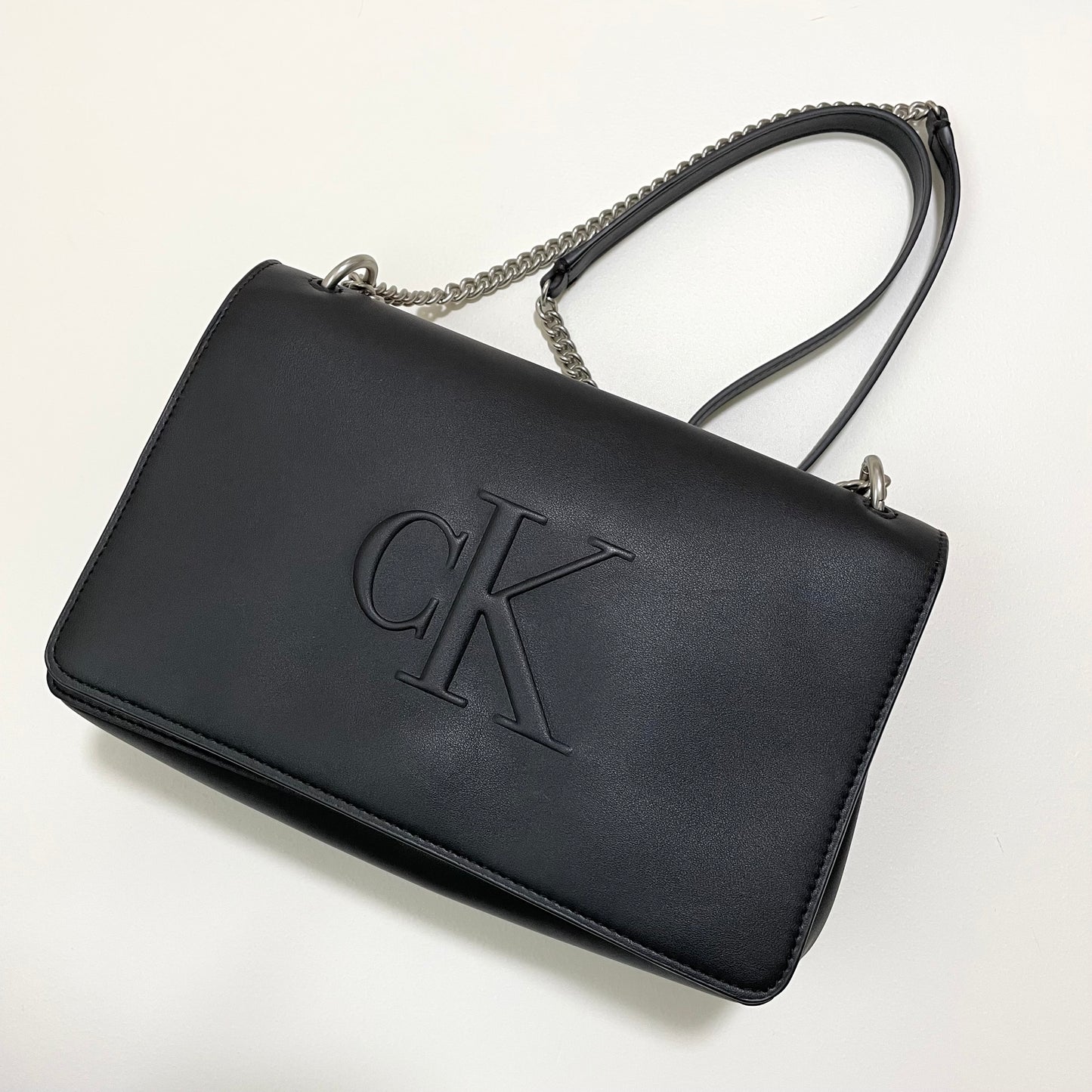 Calvin Klein カルバンクライン ショルダーバッグ レディース エンボス ロゴ CK シンプル 黒 ブラック