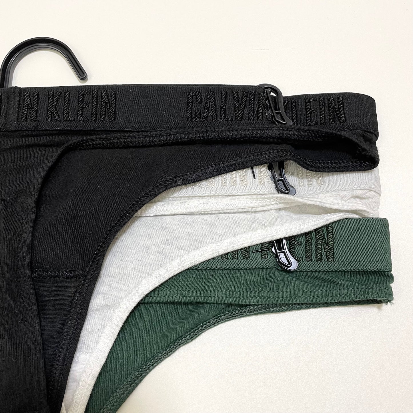 Calvin Klein カルバンクライン ショーツ M 3枚セット Tバック レディース 緑 グリーン グレー 黒 ブラック