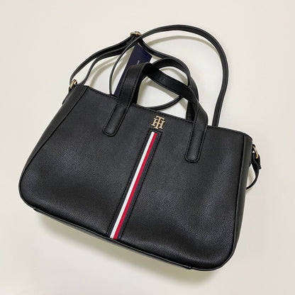 TOMMY HILFIGER トミーヒルフィガー ショルダーバッグ 斜め掛け レディース シンプル ロゴ トリコロール ブラック