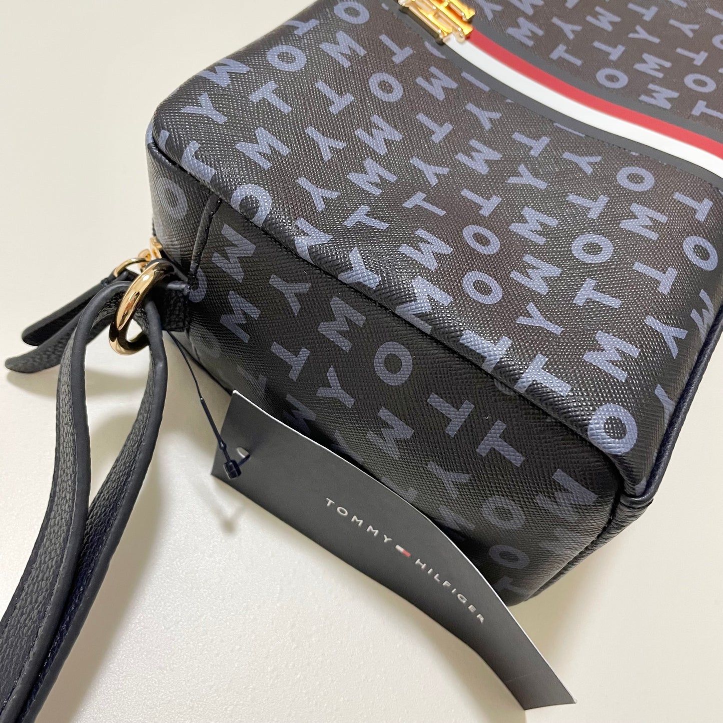 TOMMY HILFIGER トミーヒルフィガー ショルダーバッグ 斜め掛け ミニバッグ レディース トリコロール 総柄 ネイビー