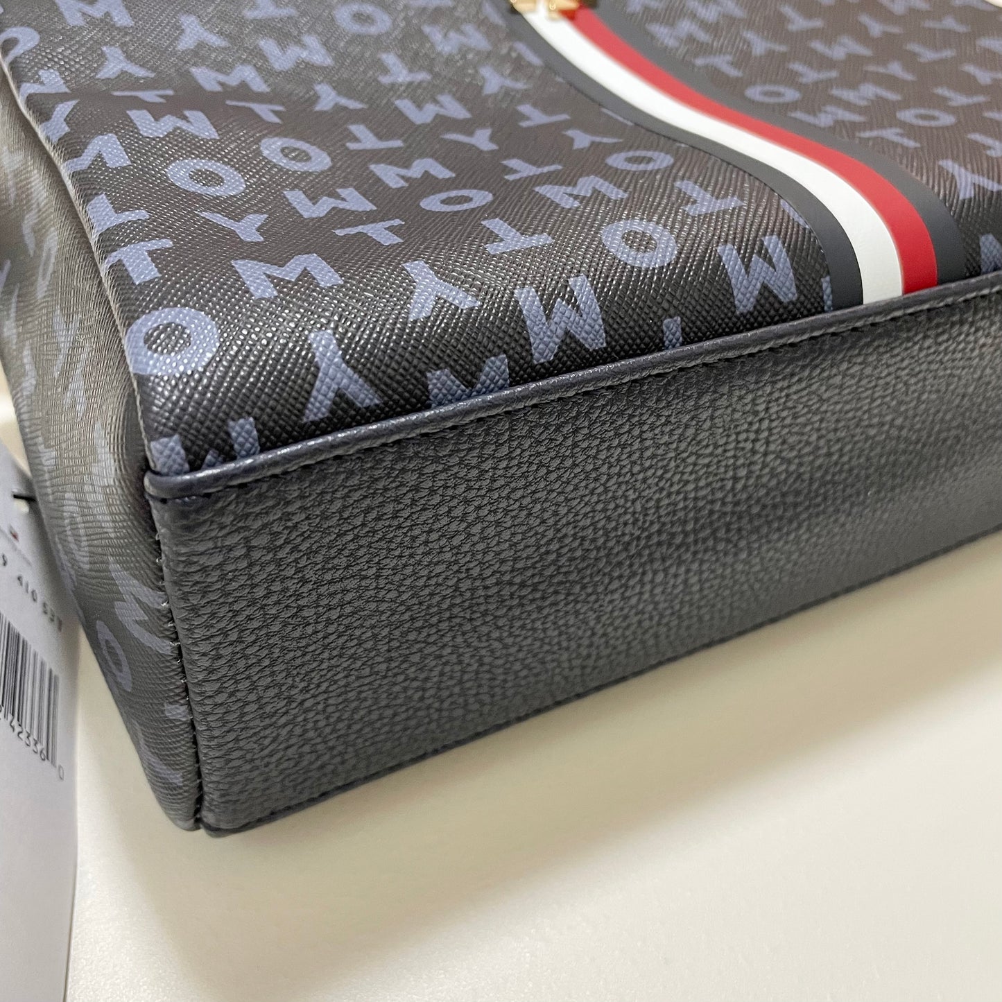 TOMMY HILFIGER トミーヒルフィガー ショルダーバッグ 斜め掛け ミニバッグ レディース トリコロール 総柄 ネイビー