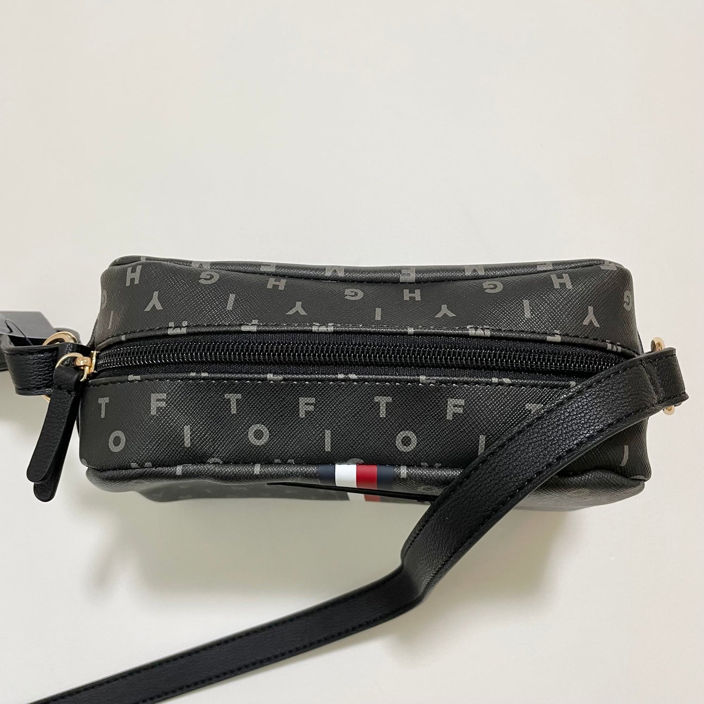 TOMMY HILFIGER トミーヒルフィガー ショルダーバッグ 斜め掛け ミニバッグ レディース トリコロール 総柄 ブラック