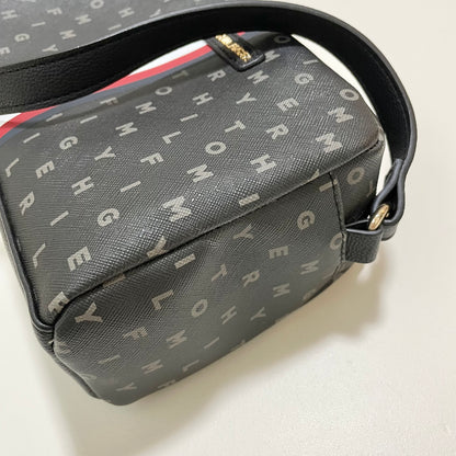 TOMMY HILFIGER トミーヒルフィガー ショルダーバッグ 斜め掛け ミニバッグ レディース トリコロール 総柄 ブラック