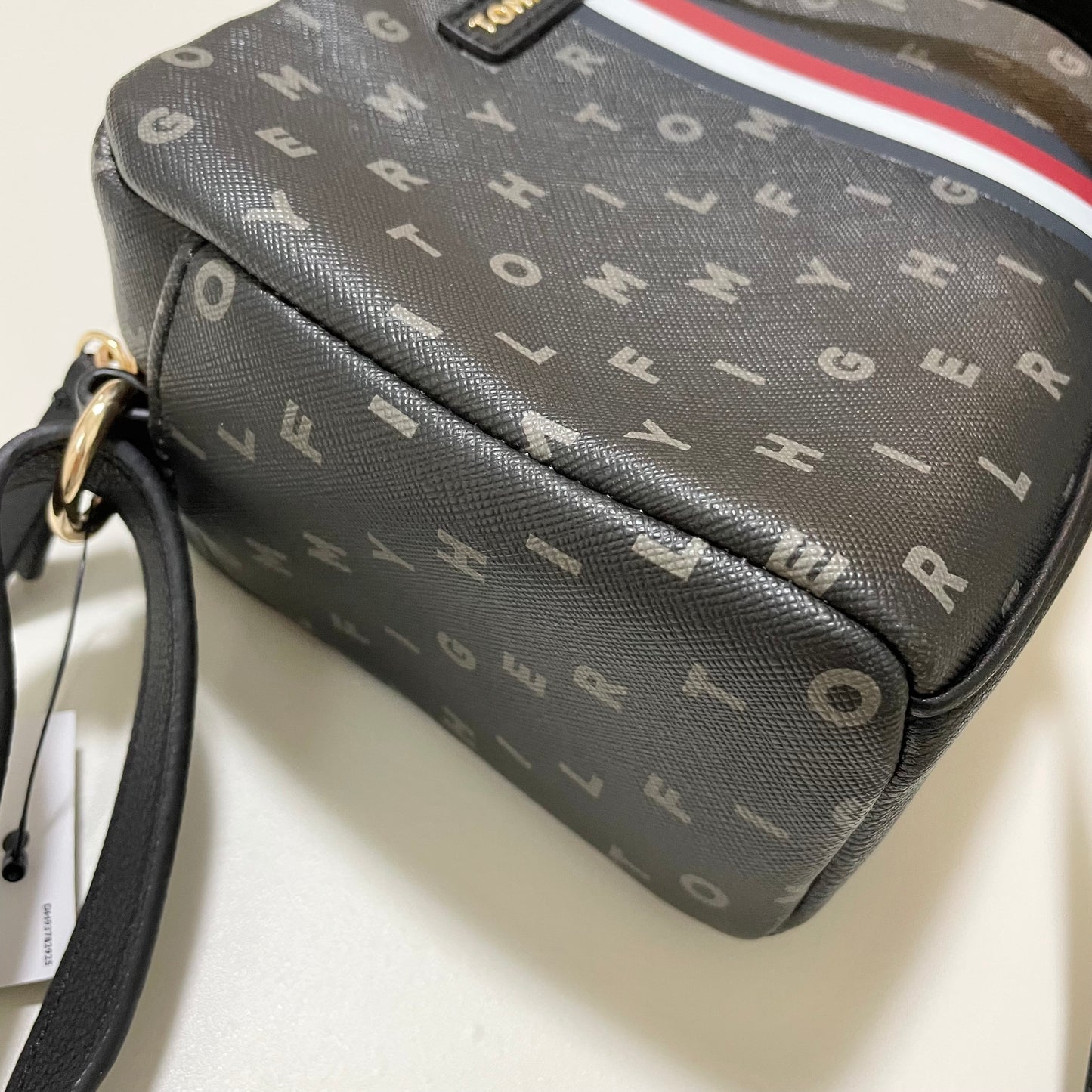 TOMMY HILFIGER トミーヒルフィガー ショルダーバッグ 斜め掛け ミニバッグ レディース トリコロール 総柄 ブラック