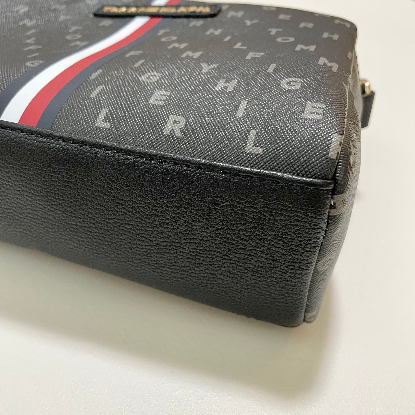 TOMMY HILFIGER トミーヒルフィガー ショルダーバッグ 斜め掛け ミニバッグ レディース トリコロール 総柄 ブラック