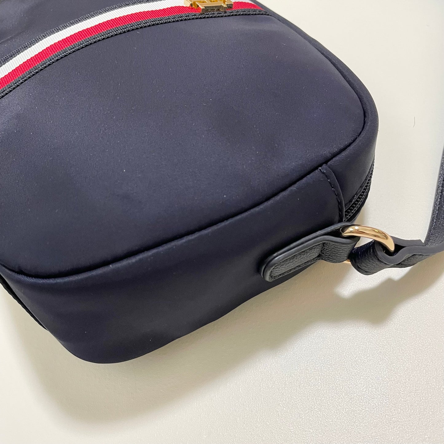 TOMMY HILFIGER トミーヒルフィガー ショルダーバッグ 斜め掛け ミニバッグ レディース ナイロン シンプル ネイビー