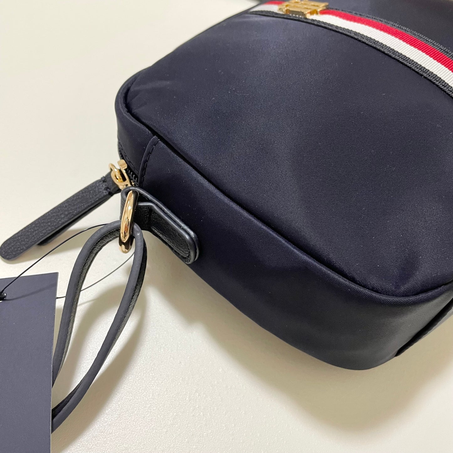 TOMMY HILFIGER トミーヒルフィガー ショルダーバッグ 斜め掛け ミニバッグ レディース ナイロン シンプル ネイビー