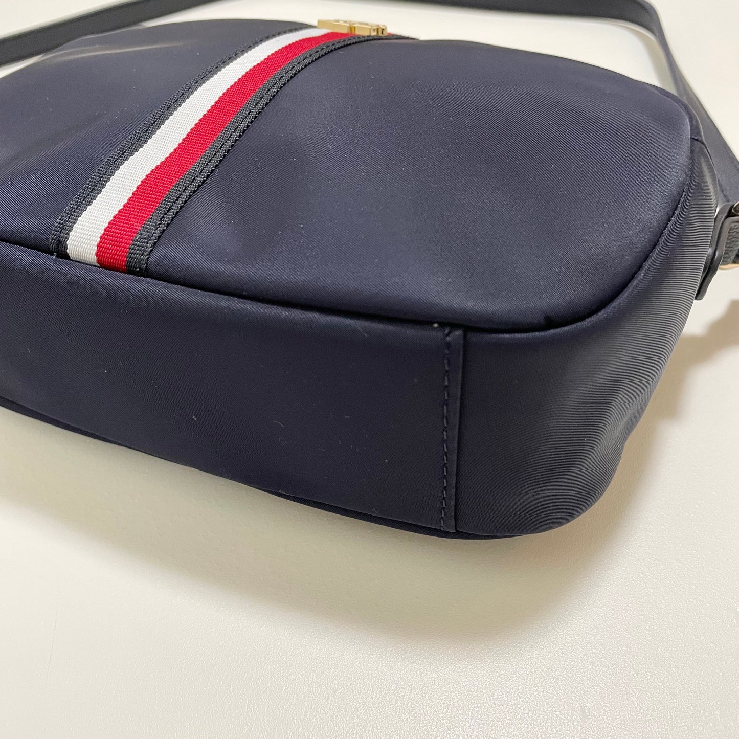 TOMMY HILFIGER トミーヒルフィガー ショルダーバッグ 斜め掛け ミニバッグ レディース ナイロン シンプル ネイビー