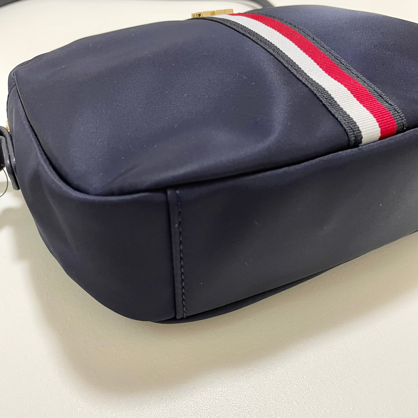 TOMMY HILFIGER トミーヒルフィガー ショルダーバッグ 斜め掛け ミニバッグ レディース ナイロン シンプル ネイビー
