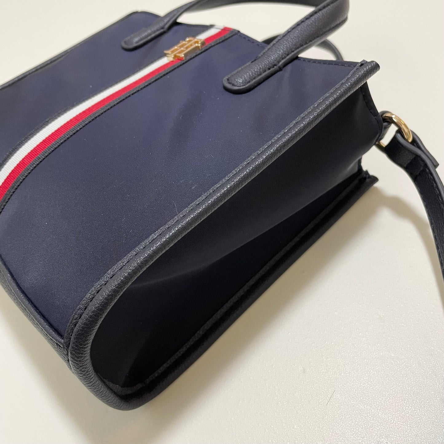 TOMMY HILFIGER トミーヒルフィガー ショルダーバッグ 斜め掛け ミニバッグ レディース ナイロン シンプル ネイビー