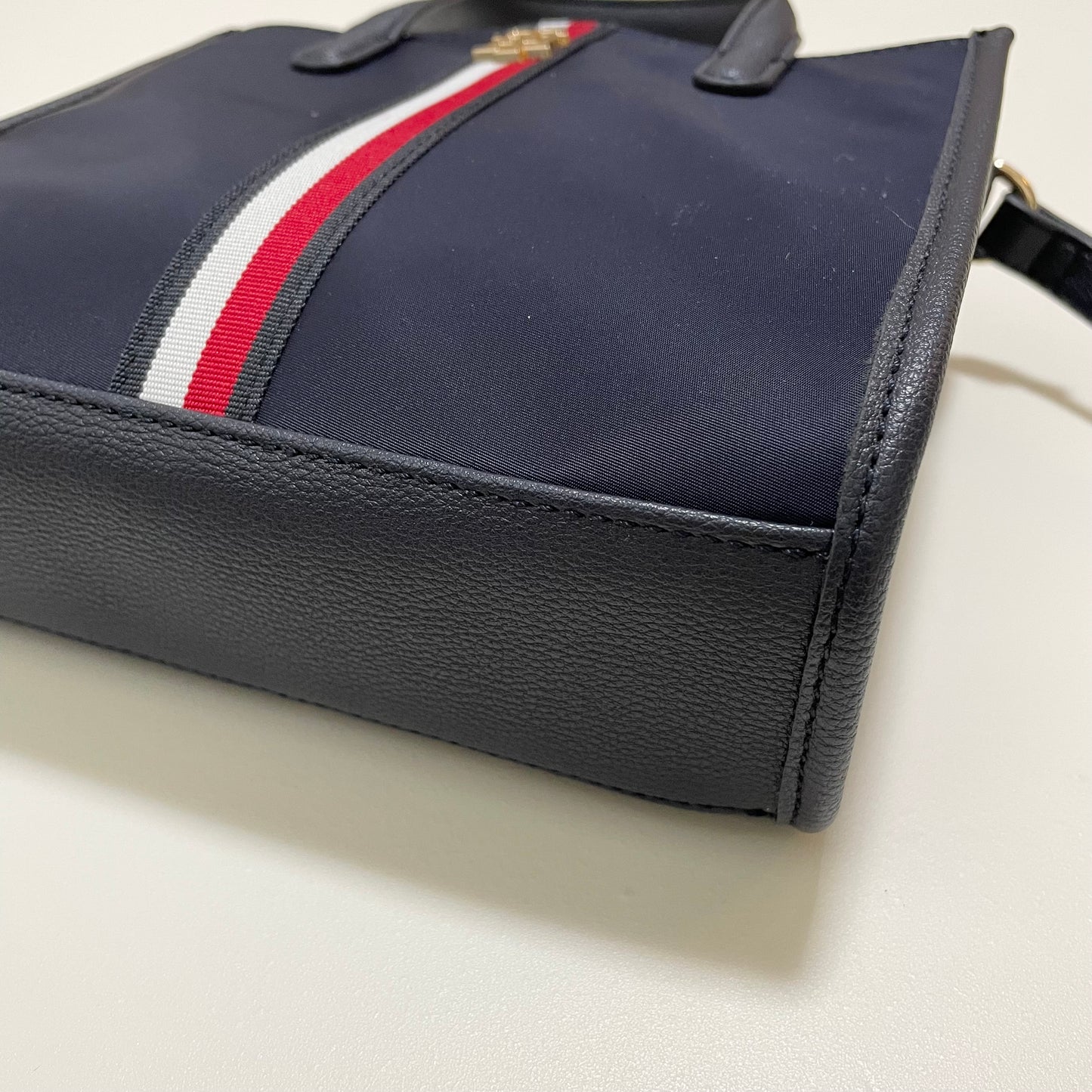 TOMMY HILFIGER トミーヒルフィガー ショルダーバッグ 斜め掛け ミニバッグ レディース ナイロン シンプル ネイビー