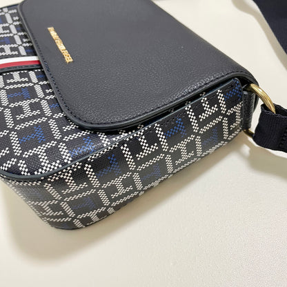 TOMMY HILFIGER トミーヒルフィガー ショルダーバッグ 斜め掛け ミニバッグ レディース 総柄 ロゴ 紺 ネイビー