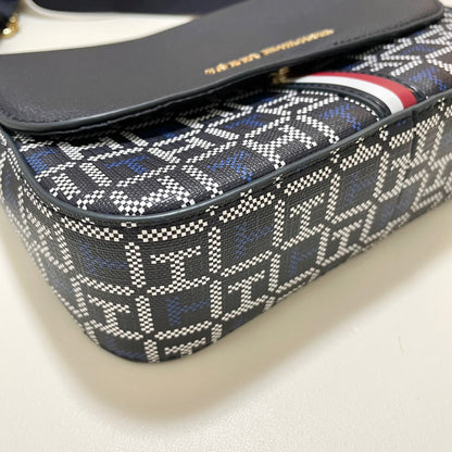 TOMMY HILFIGER トミーヒルフィガー ショルダーバッグ 斜め掛け ミニバッグ レディース 総柄 ロゴ 紺 ネイビー