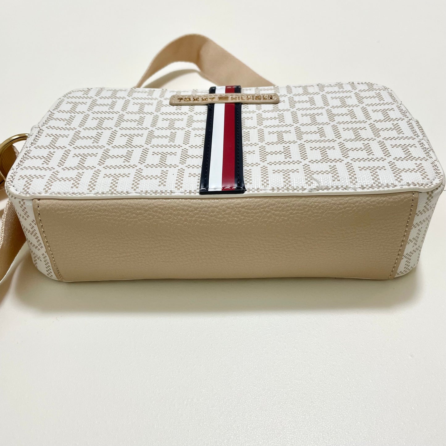 TOMMY HILFIGER トミーヒルフィガー ショルダーバッグ 斜め掛け ミニバッグ レディース 総柄 ロゴ ベージュ