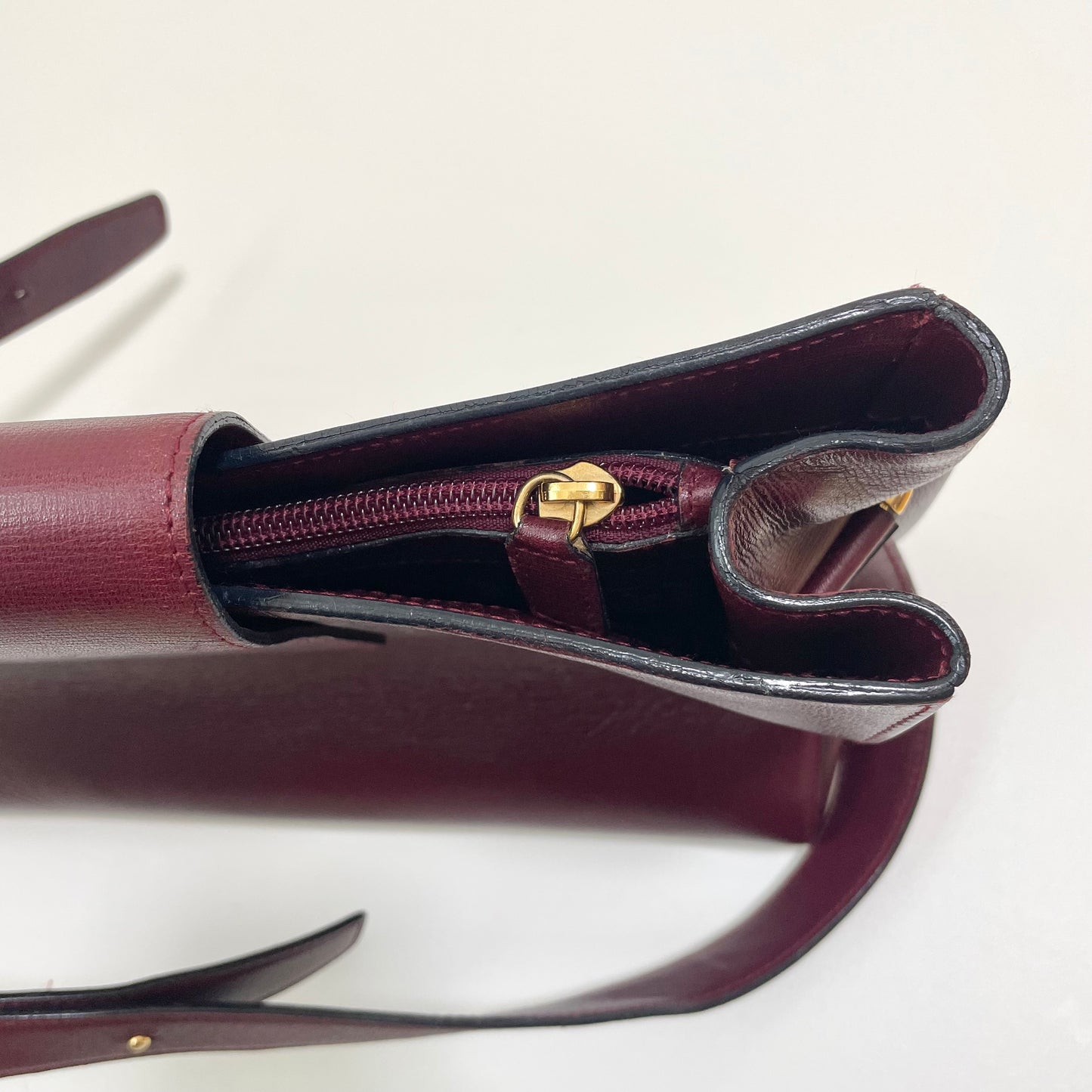Cartier カルティエ ショルダーバッグ ターンロック マストライン 斜め掛け レザー レディース 美品 ボルドー 中古