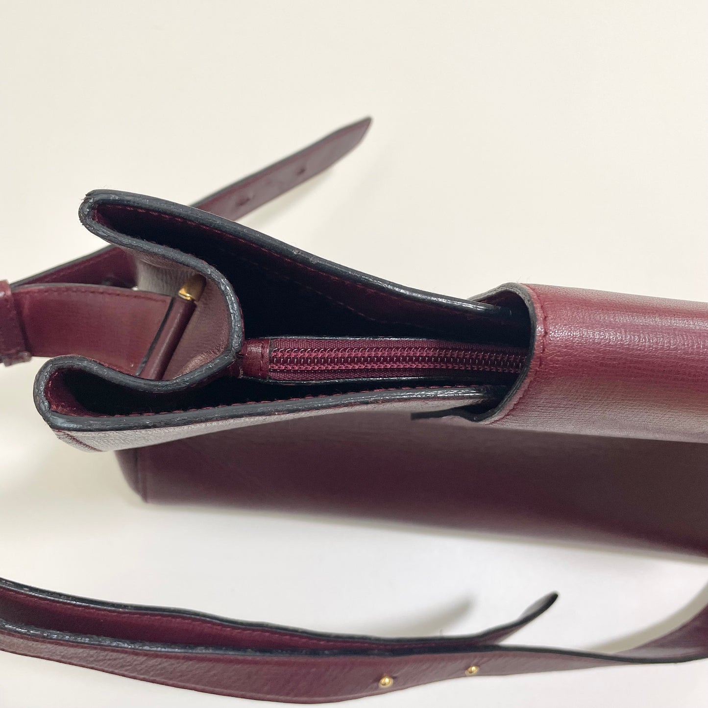 Cartier カルティエ ショルダーバッグ ターンロック マストライン 斜め掛け レザー レディース 美品 ボルドー 中古
