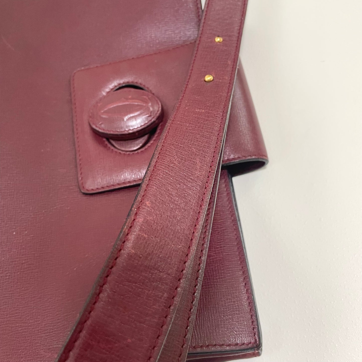 Cartier カルティエ ショルダーバッグ ターンロック マストライン 斜め掛け レザー レディース 美品 ボルドー 中古