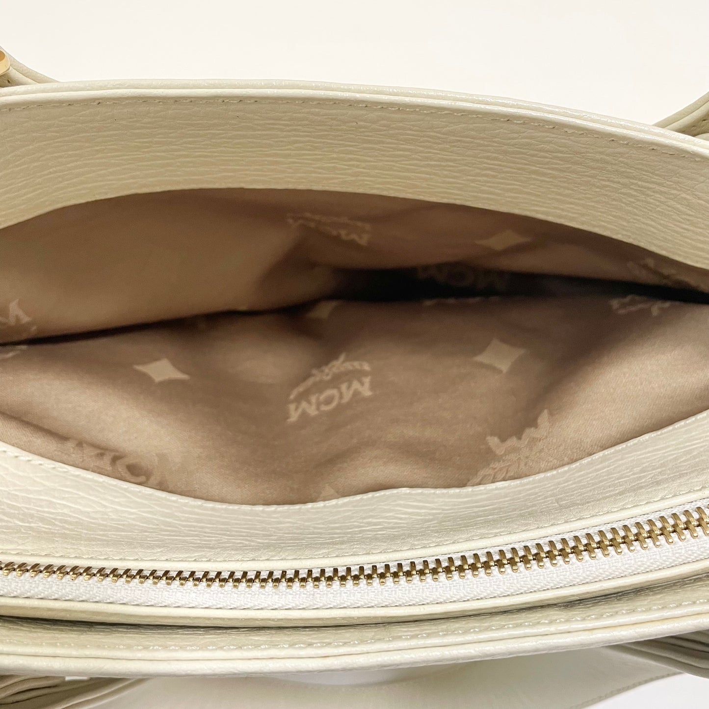 MCM エムシーエム ハンドバッグ 総柄 レディース ロゴ 白 ホワイト ベージュ 美品 中古