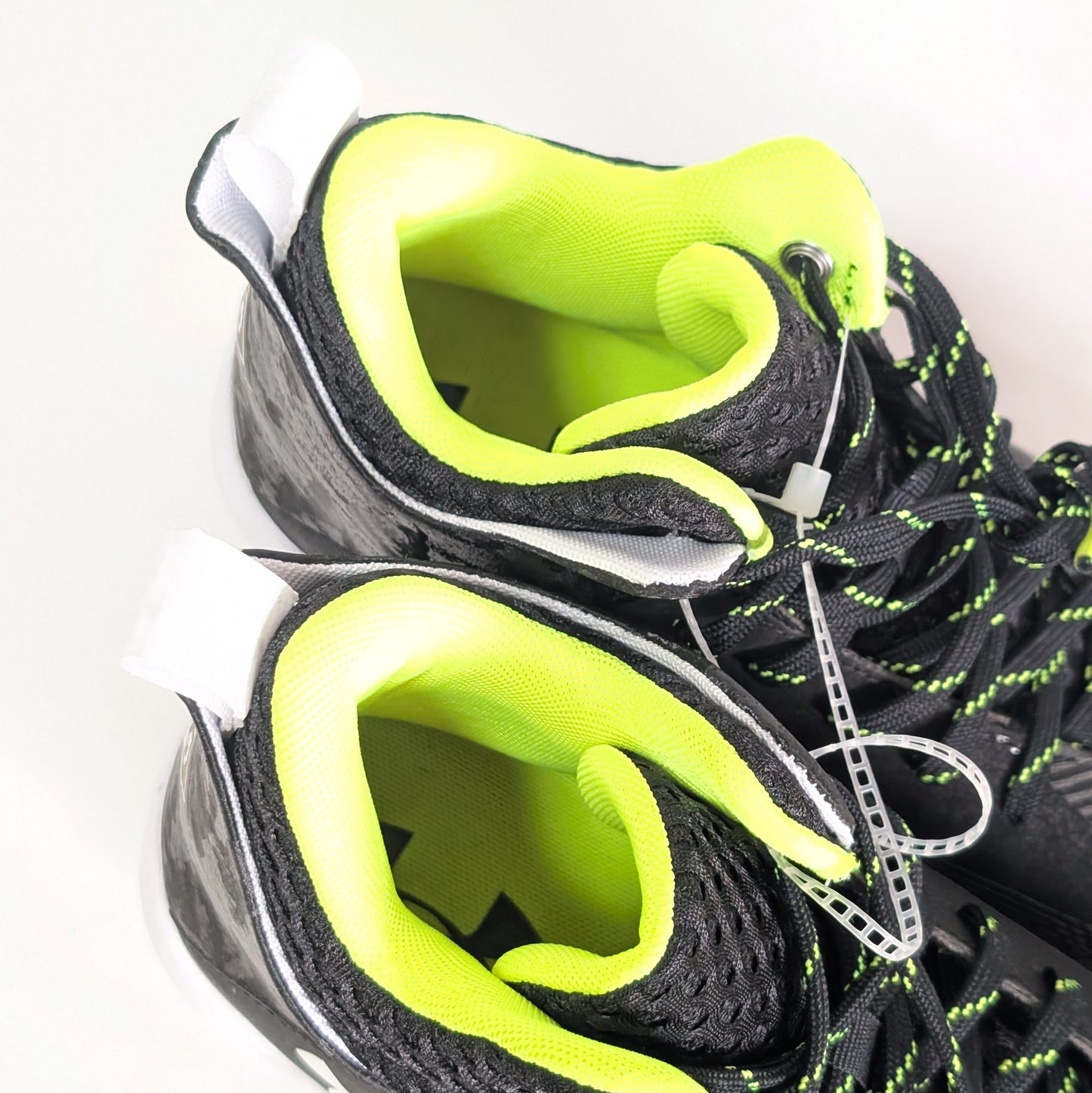 Under Armour アンダーアーマー 28㎝ アメフトスパイク 黒 蛍光緑