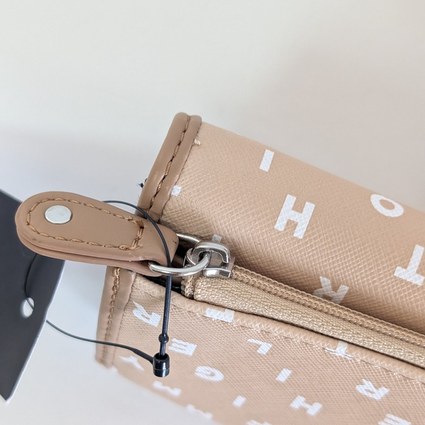 Tommy Hilfiger 長財布 おしゃれ ロゴ トリコロール ベージュ