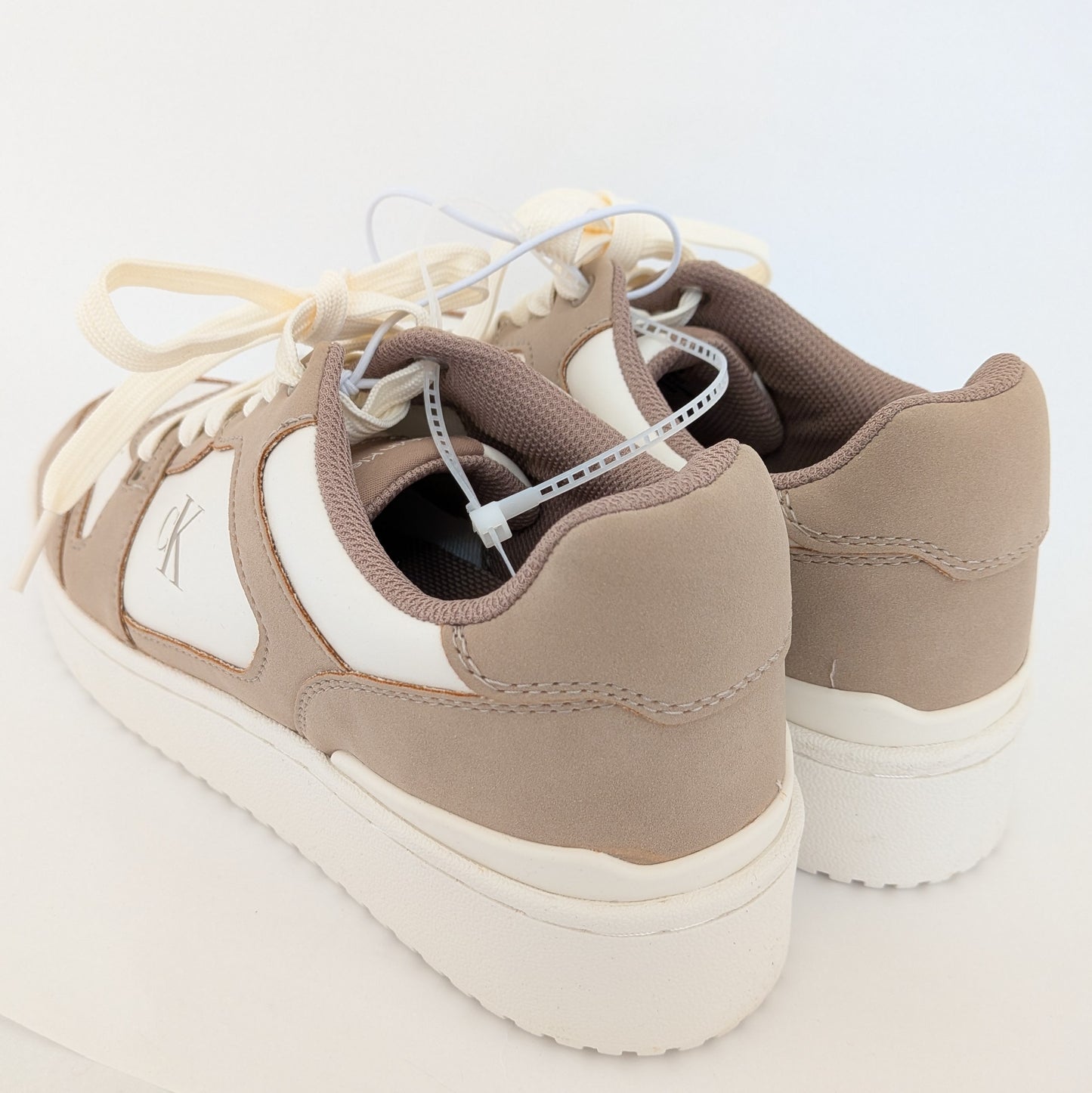 Calvin Klein スニーカー ベージュ 人気色 CKロゴ ワンポイント 27.5cm