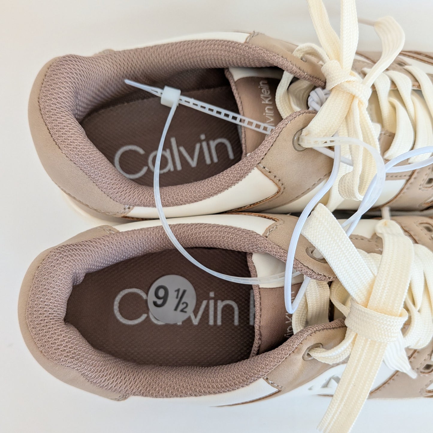 Calvin Klein スニーカー ベージュ 人気色 CKロゴ ワンポイント 27.5cm